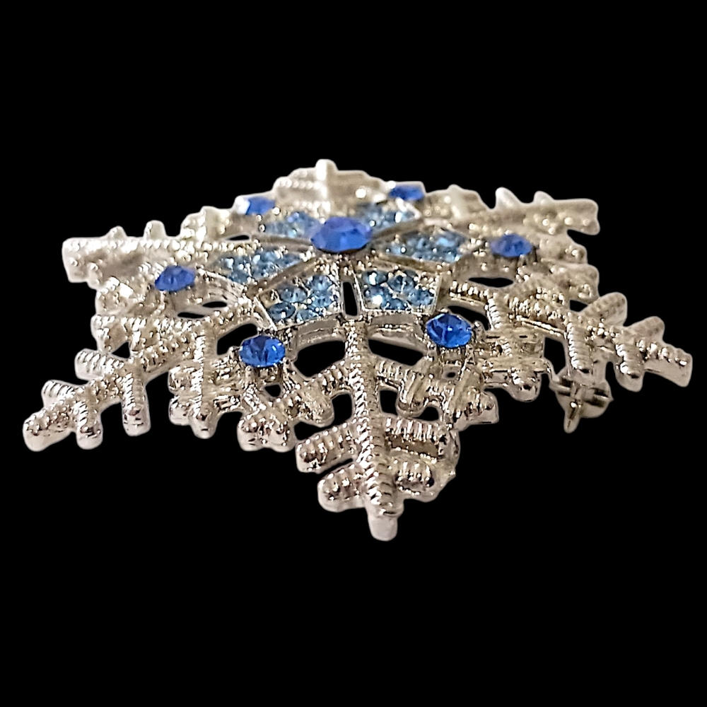 Icy Snowflake Pin Brooch Pendant Star Blue Rhinestone Crystal Winter Silver Tone - Picture 5 of 16